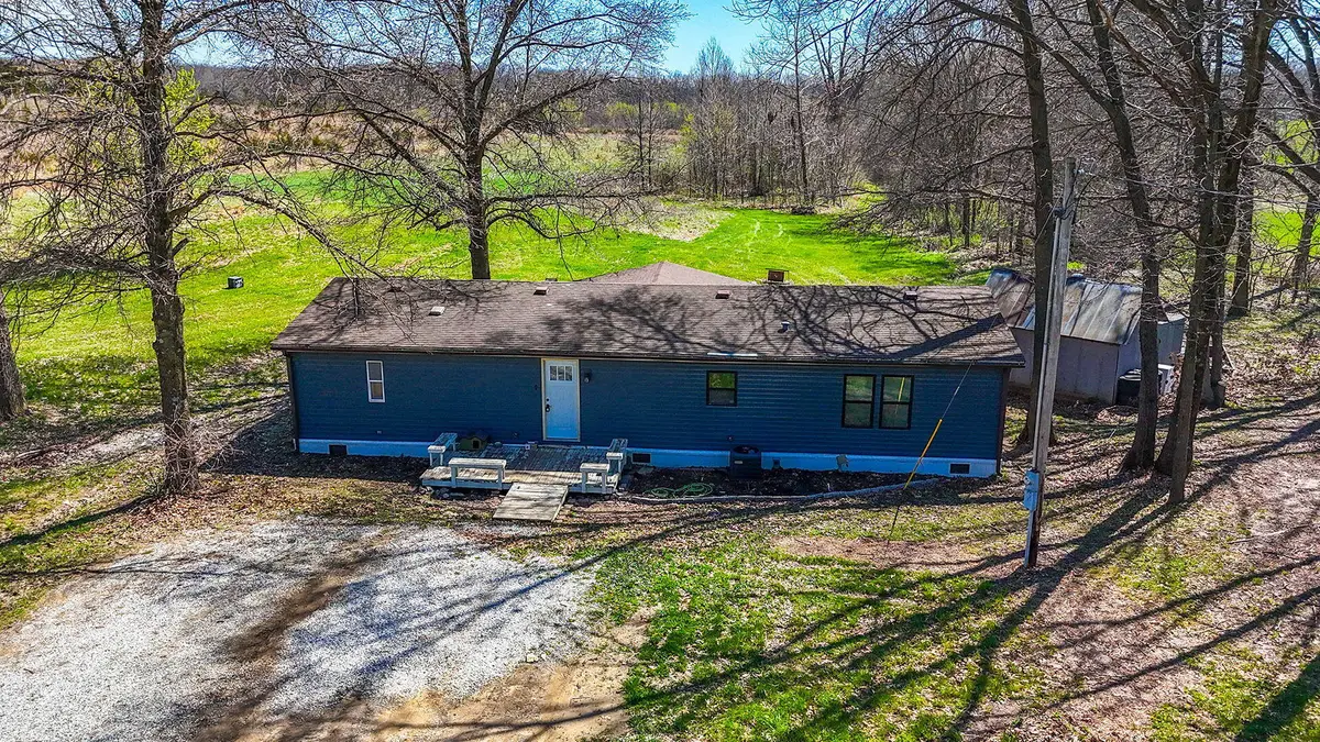2500 W Blakemore Rd, Sturgeon, MO 65284 - #1