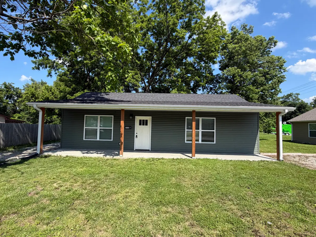 303 Knaus St, Fayette, MO 65248 - #1