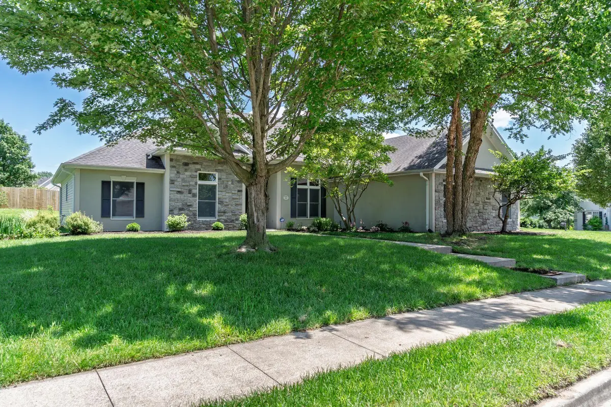 4608 Royal Heritage Dr, Columbia, MO 65203 - #1