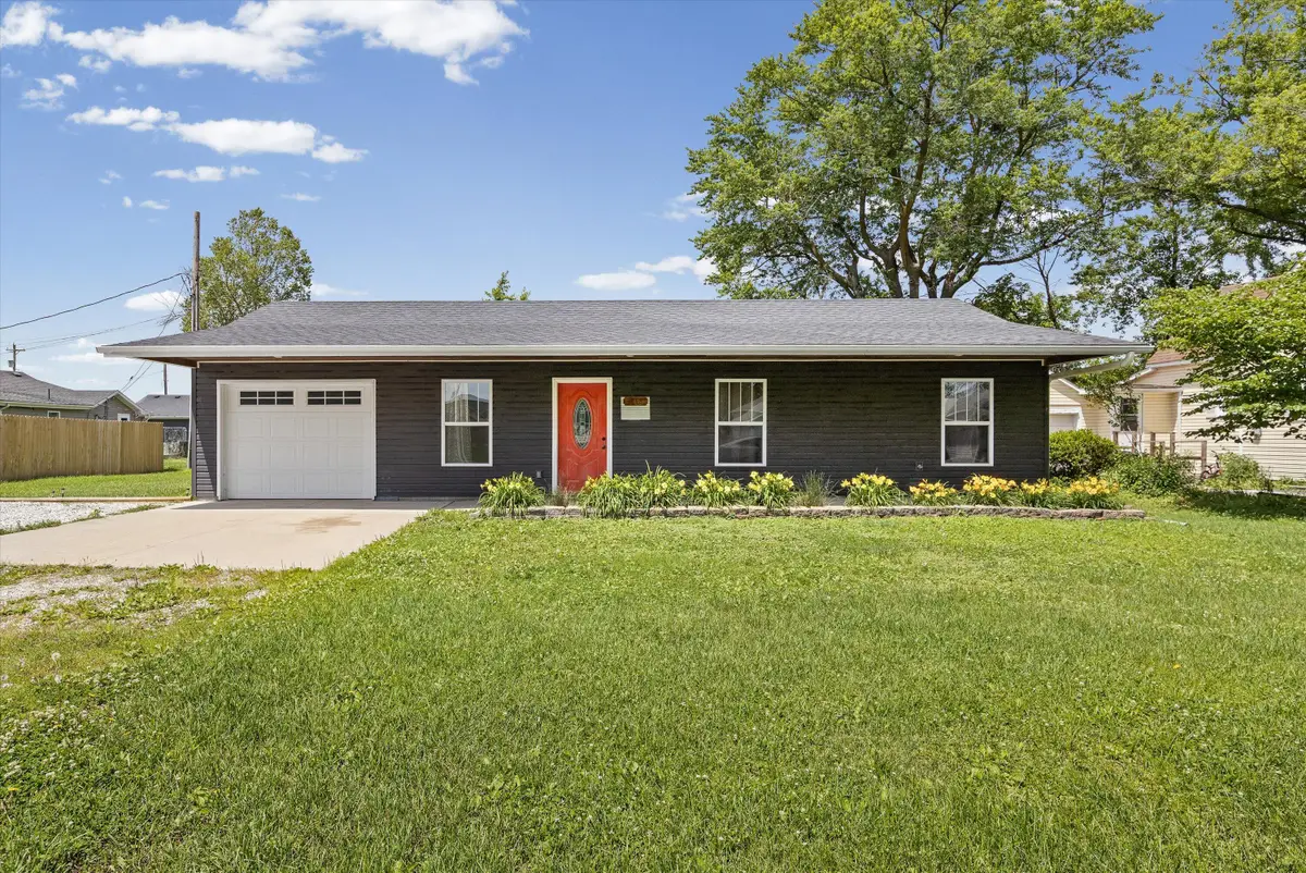 413 N Lee St, Centralia, MO 65240 - #1