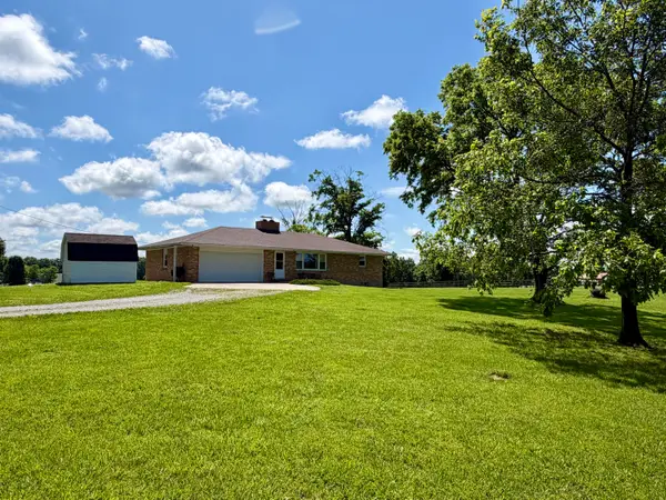 600 E Canole Rd, STURGEON, MO 65284