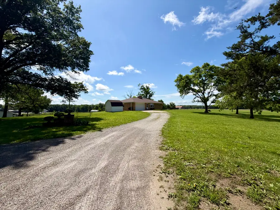 600 E Canole Rd, Sturgeon, MO 65284 - #3