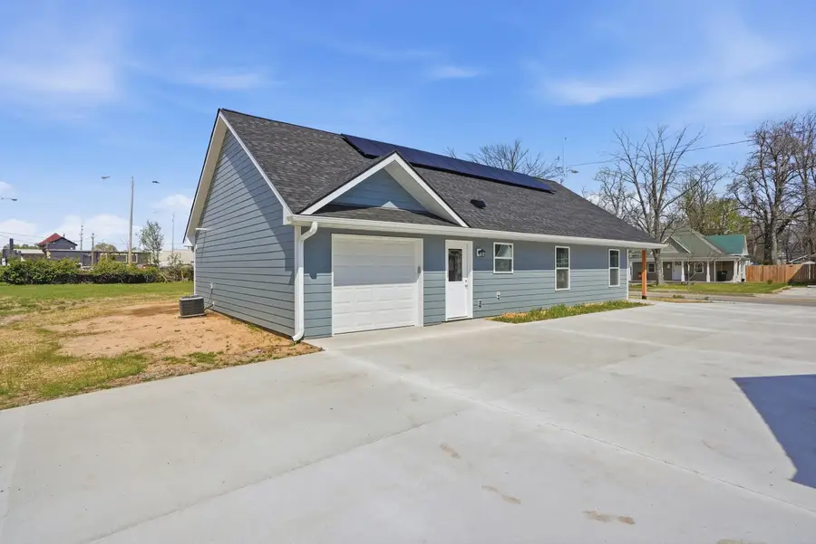1109 N Eighth St, Columbia, MO 65201 - #2