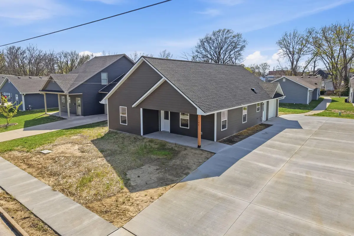 1107 N Eighth St, Columbia, MO 65201 - #1