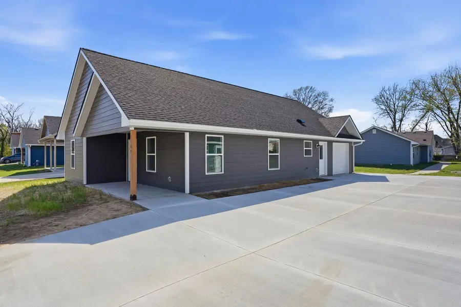 1107 N Eighth St, Columbia, MO 65201 - #2