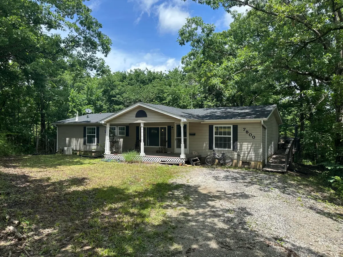 7500 N Oakland Gravel Rd, Columbia, MO 65202 - #1