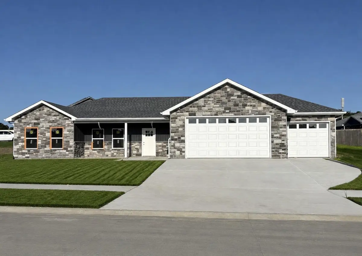 717 Vine Dr, Holts Summit, MO 65043 - #1
