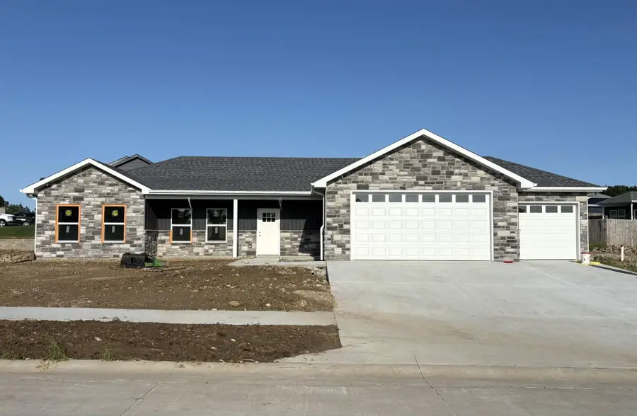 717 Vine Dr, Holts Summit, MO 65043 - #2