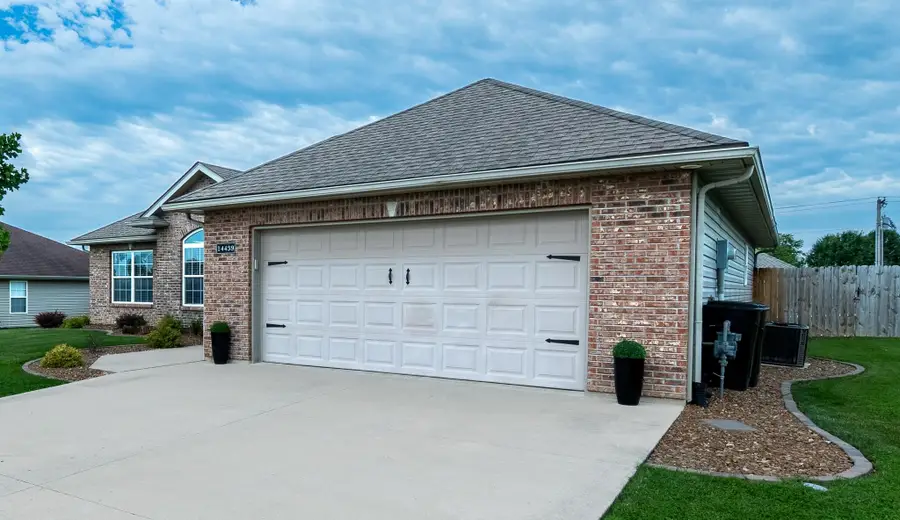 14439 Monarch Dr, Hallsville, MO 65255 - #2