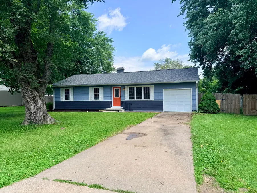 329 North Dr, Marshall, MO 65340 - #2