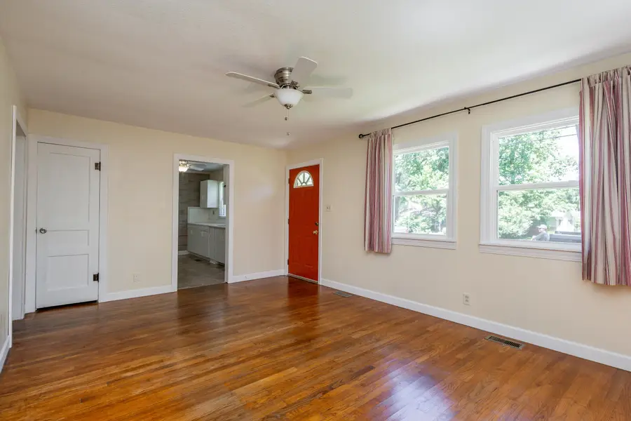 804 E Lakeview St, Centralia, MO 65240 - #3