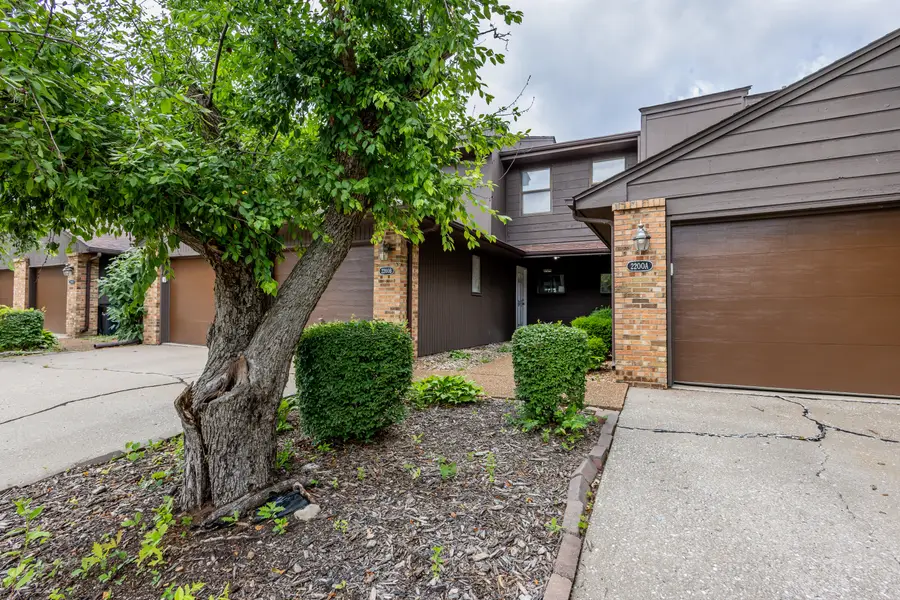 2200 Bushnell Dr #B, Columbia, MO 65201 - #2