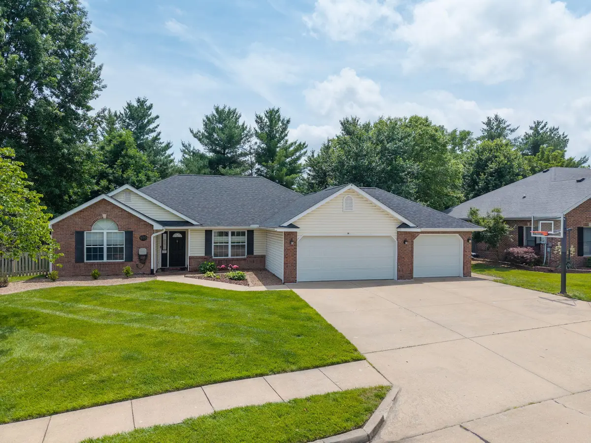 810 Shakertown Way, Columbia, MO 65203 - #1
