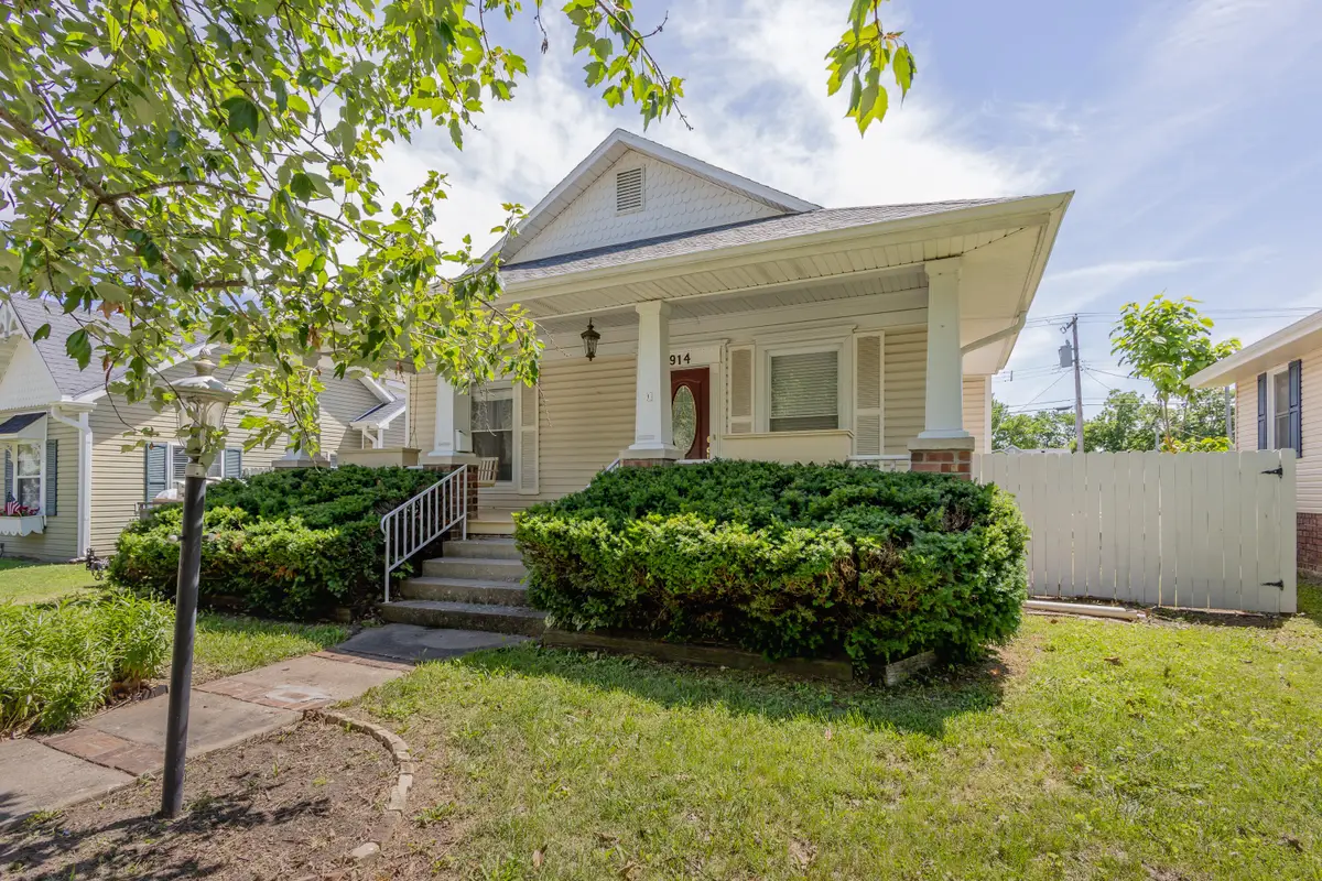 914 S 4th St, Moberly, MO 65270 - #1