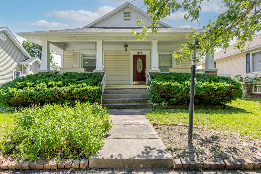 914 S 4th St, Moberly, MO 65270 - #2