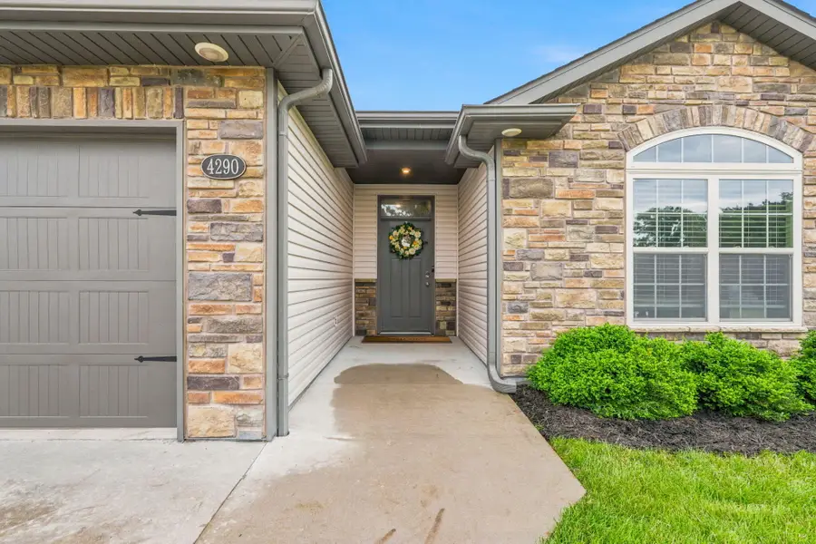 4290 W Nursery Ct, Columbia, MO 65203 - #2