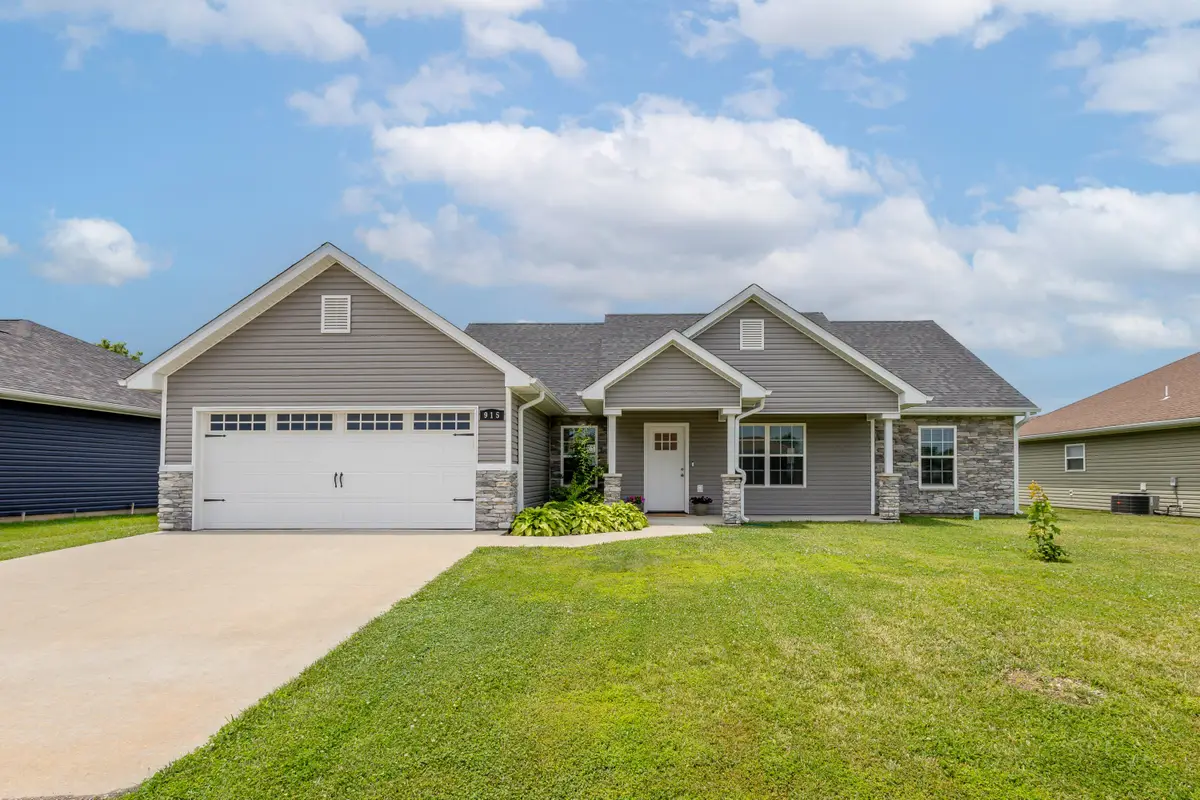 915 Lois Dr, Centralia, MO 65240 - #1