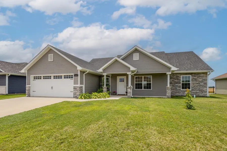 915 Lois Dr, Centralia, MO 65240 - #2