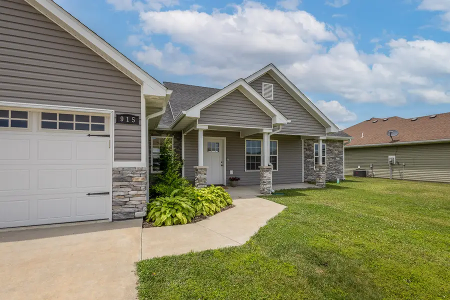 915 Lois Dr, Centralia, MO 65240 - #3