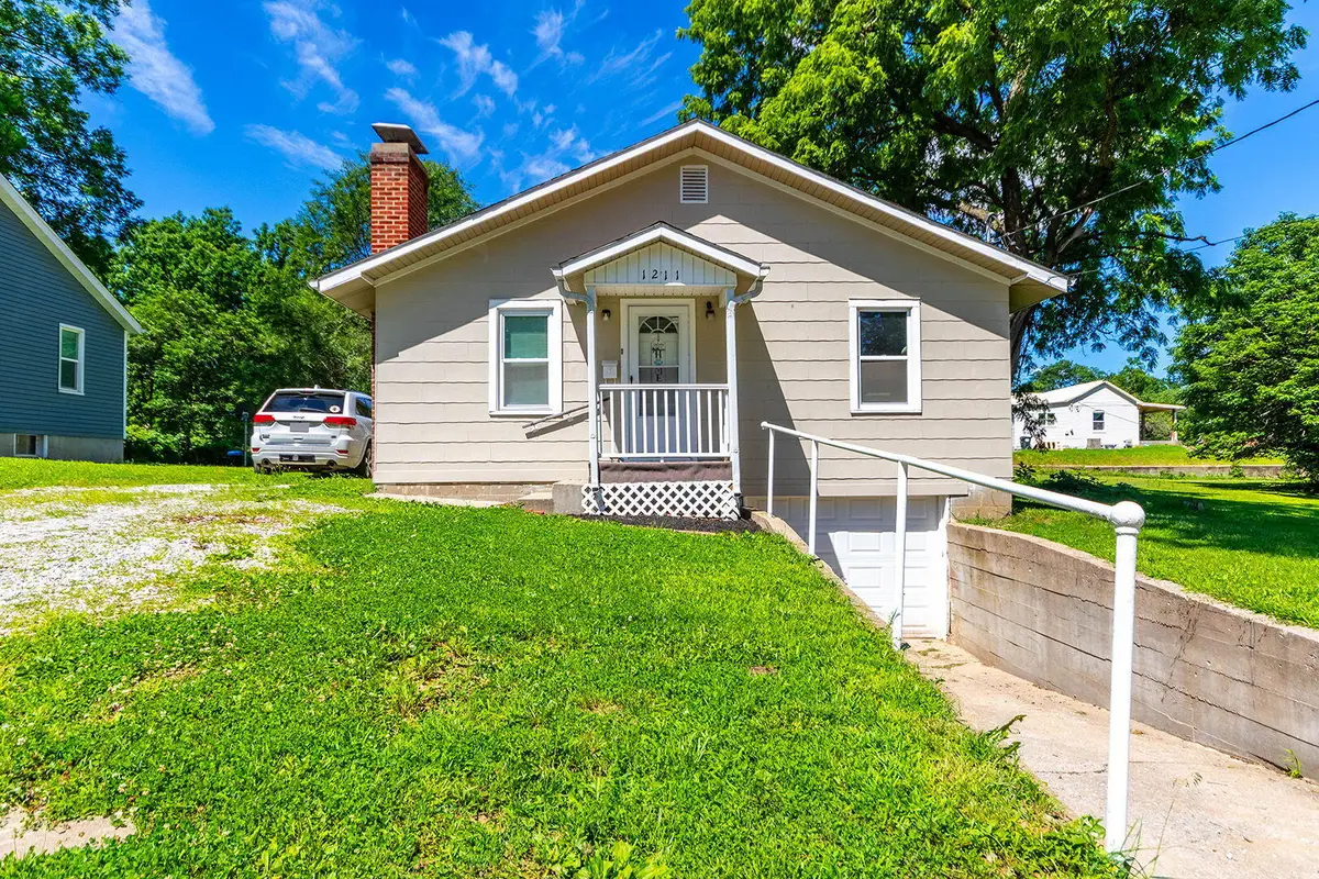 1211 4th St, Boonville, MO 65233 - #1
