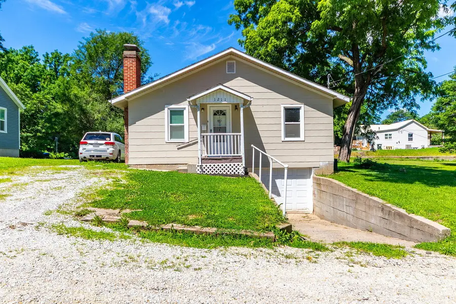 1211 4th St, Boonville, MO 65233 - #2