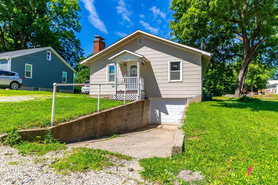 1211 4th St, Boonville, MO 65233 - #3