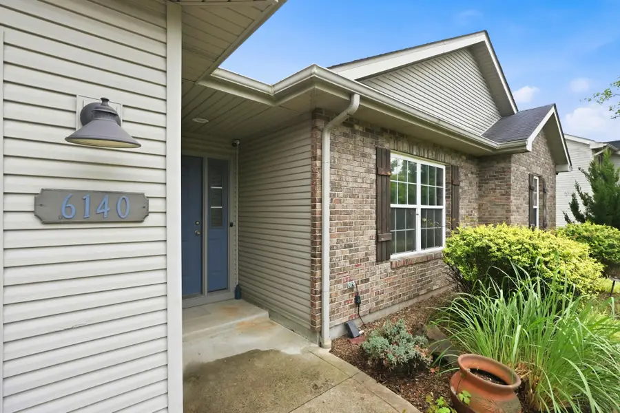 6140 N Gregory Dr, Columbia, MO 65202 - #2