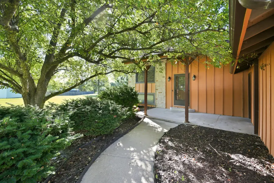 724 Meadowbrook Cir, Moberly, MO 65270 - #2