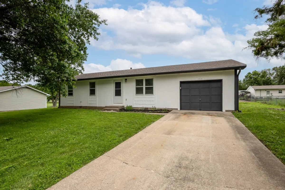 104 Edgewood Dr, Hallsville, MO 65255 - #1