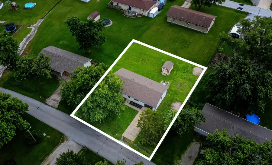 104 Edgewood Dr, Hallsville, MO 65255 - #2