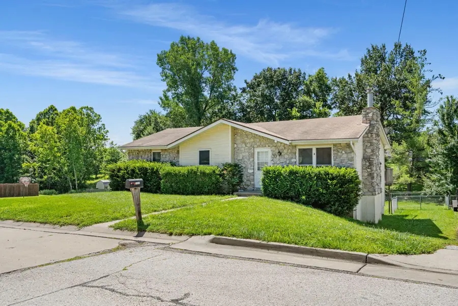 1112 Krohn St, Boonville, MO 65233 - #3