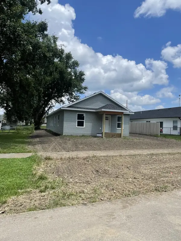 823 Myra St, MOBERLY, MO 65270