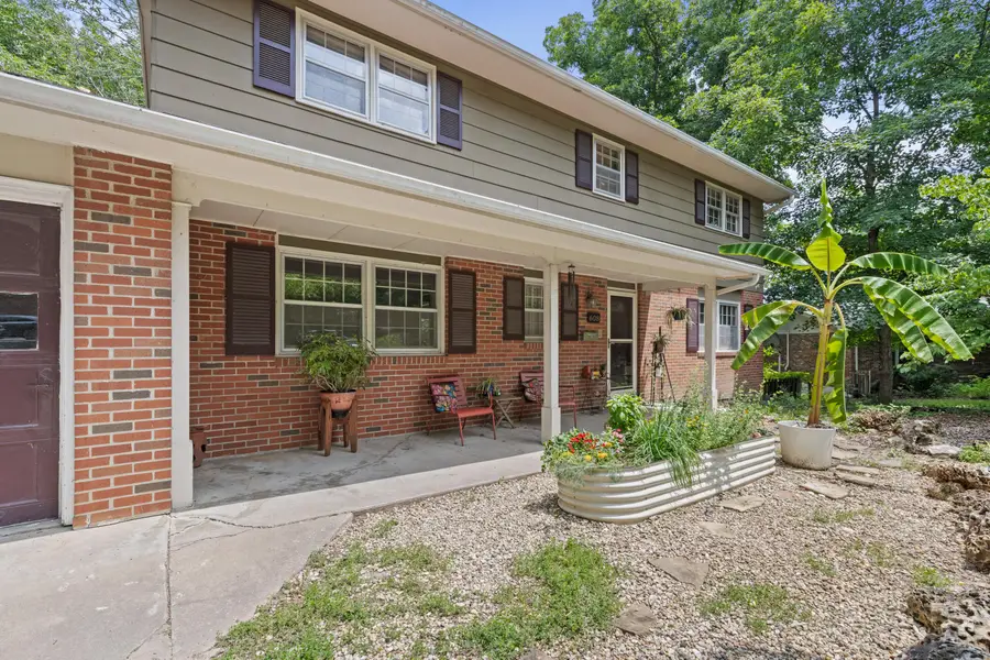 608 W Briarwood Ln, Columbia, MO 65203 - #2