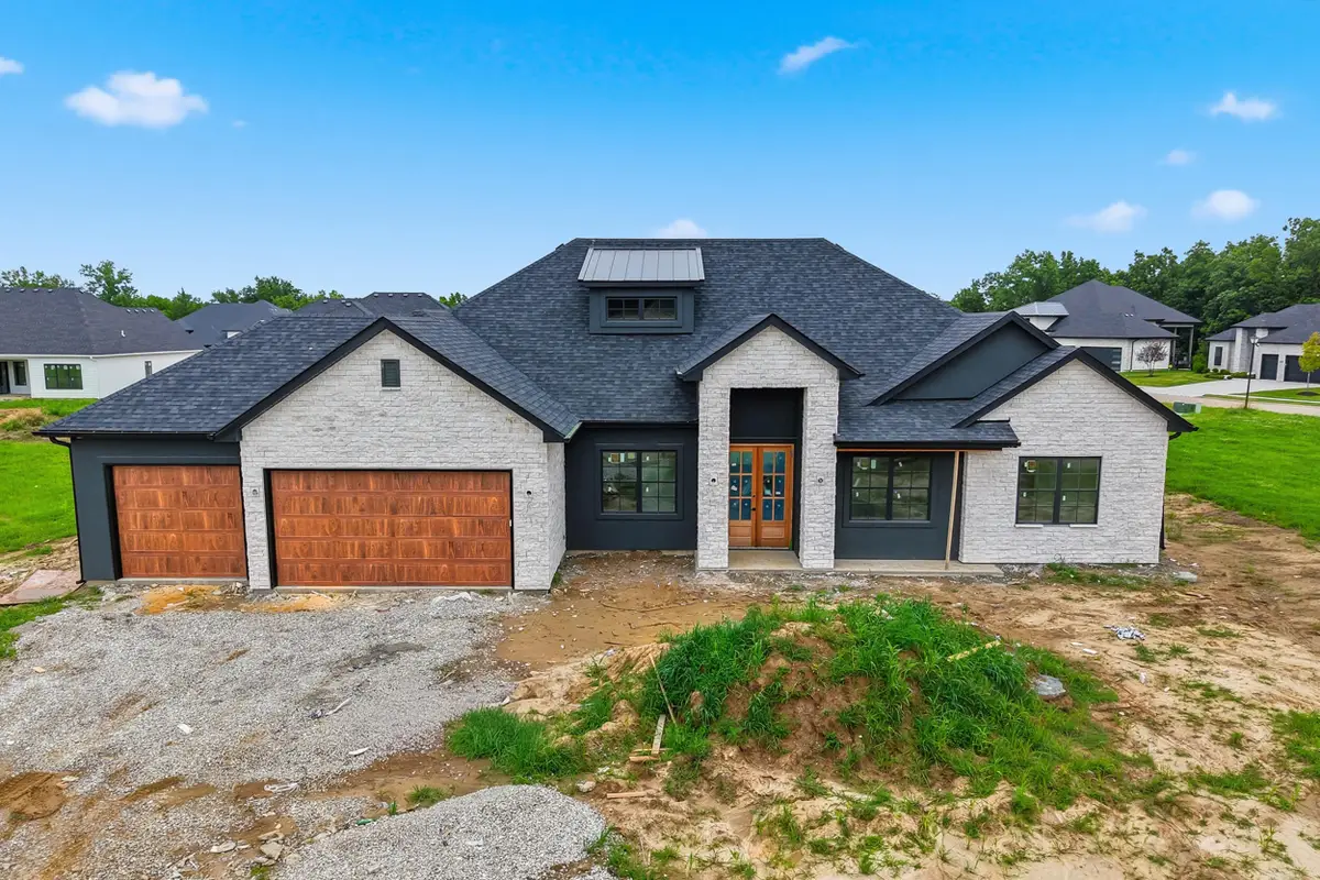 6513 Burnhill Dr, Columbia, MO 65201 - #1