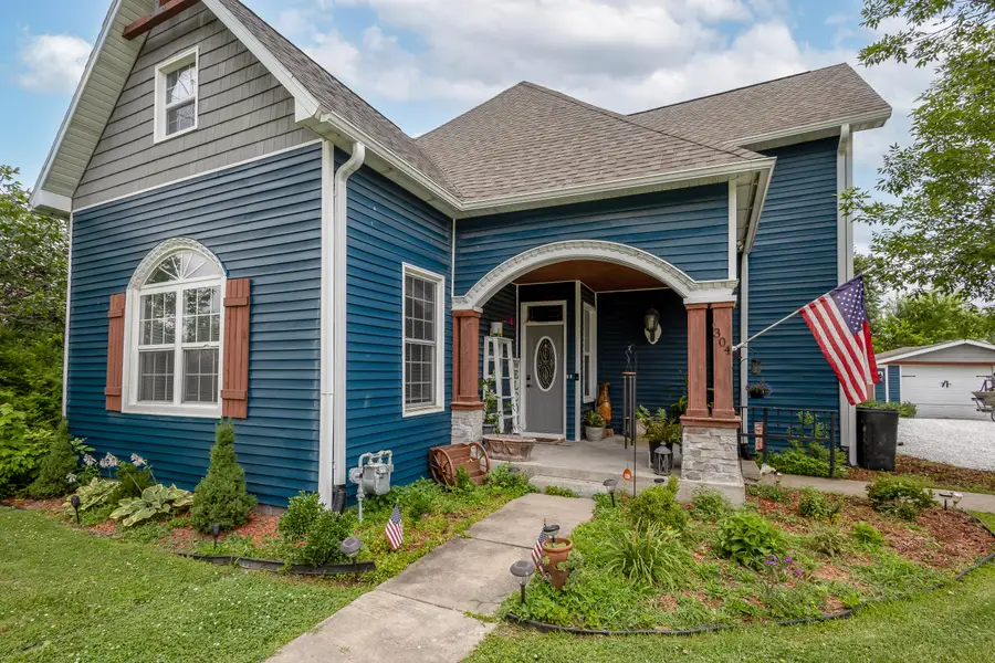 304 S Morris St, Clark, MO 65243 - #2