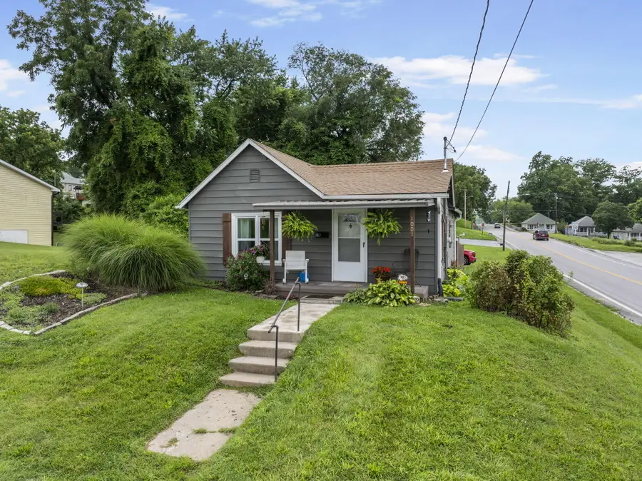 1001 4th St, Boonville, MO 65233 - #2