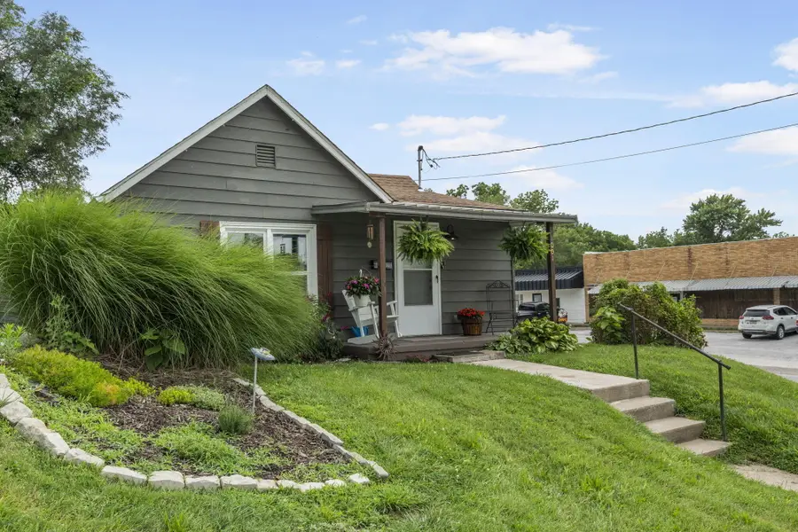 1001 4th St, Boonville, MO 65233 - #3