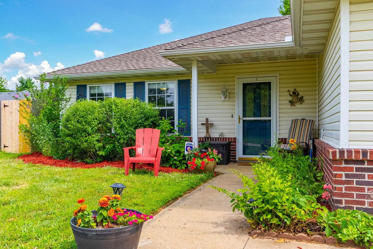 4879 N Montgomery Dr, Columbia, MO 65202 - #1
