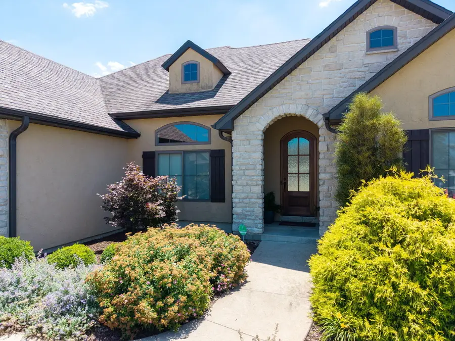 6400 Shallow River Dr, Columbia, MO 65201 - #2