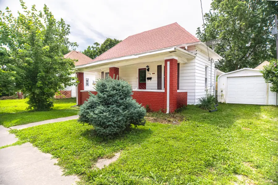 528 Farror St, Moberly, MO 65270 - #2