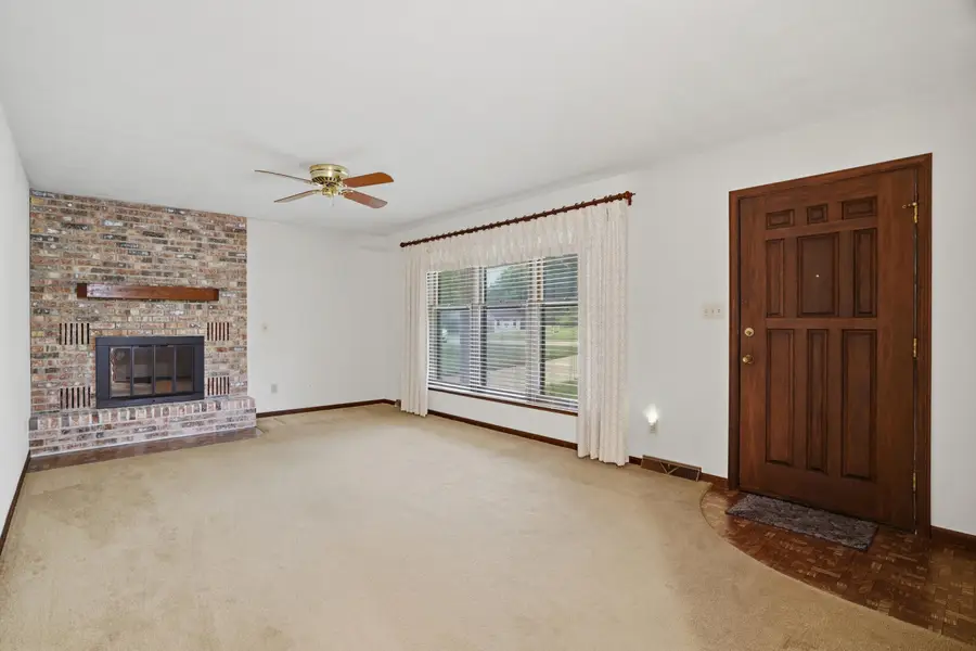 925 Nelson Dr, Jefferson City, MO 65101 - #2