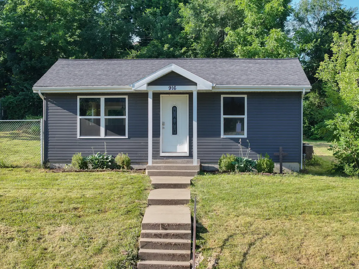 916 W Reed St, Moberly, MO 65270 - #1