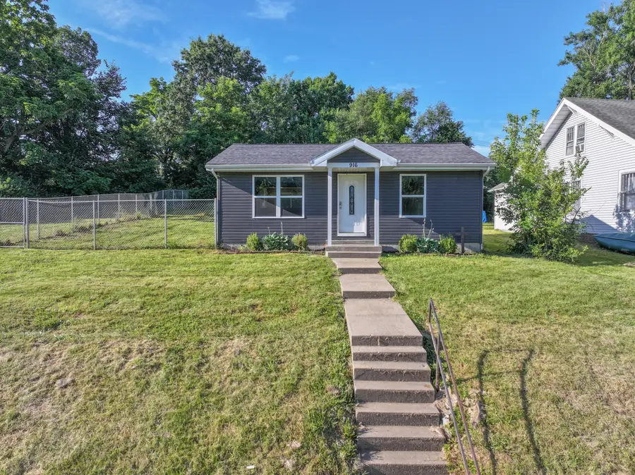 916 W Reed St, Moberly, MO 65270 - #2