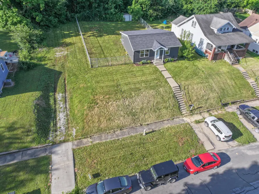 916 W Reed St, Moberly, MO 65270 - #3