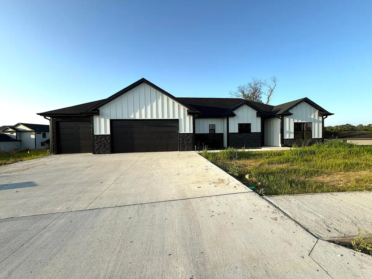 930 Stacy Dr, Ashland, MO 65010 - #1