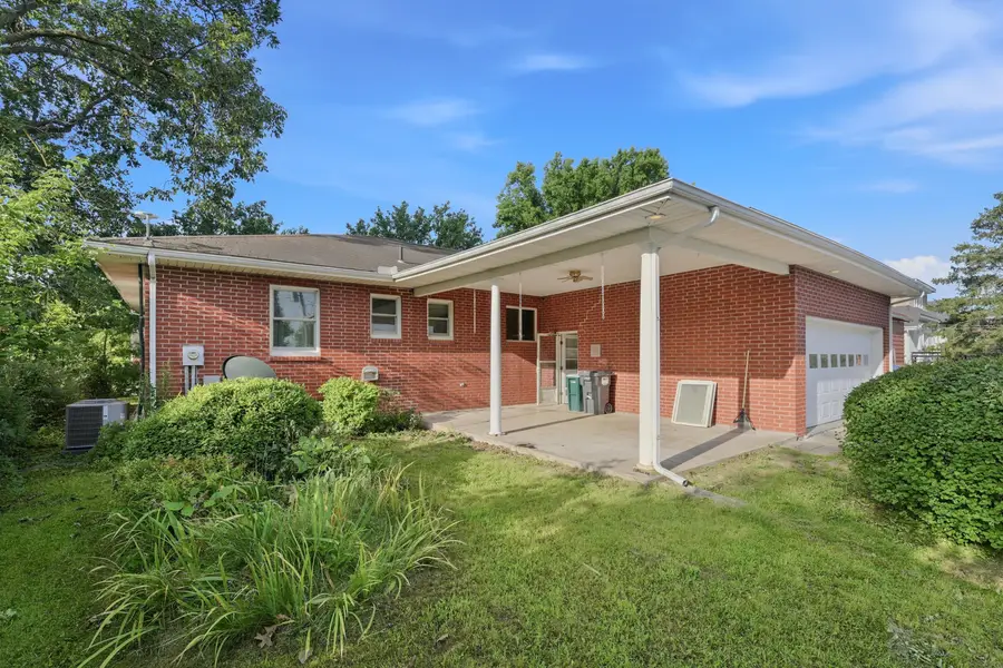 1013 W Burkhart St, Moberly, MO 65270 - #3