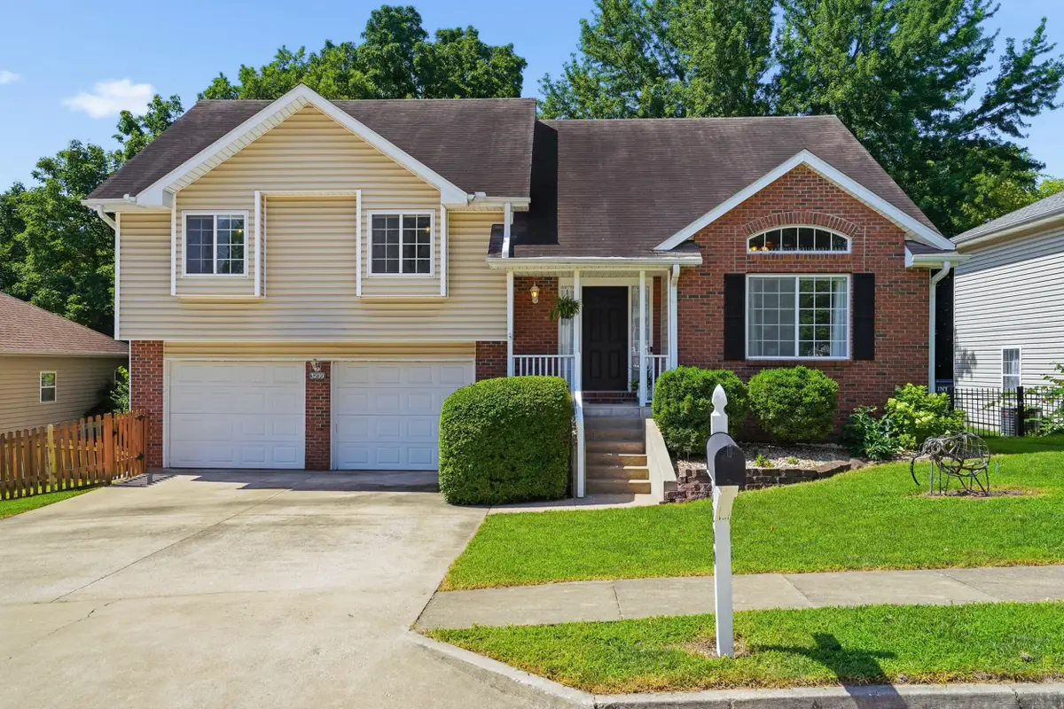 3200 Abbeywood Dr, Columbia, MO 65202 - #1