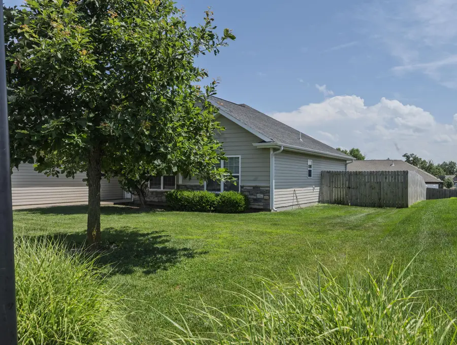 7520 W Golden Willow Dr, Columbia, MO 65202 - #2