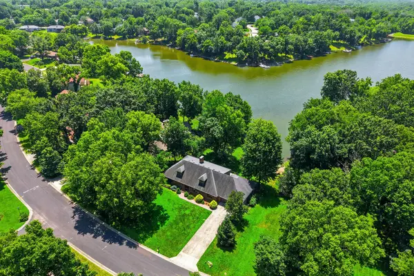 528 W Cedar Lake Dr, COLUMBIA, MO 65203