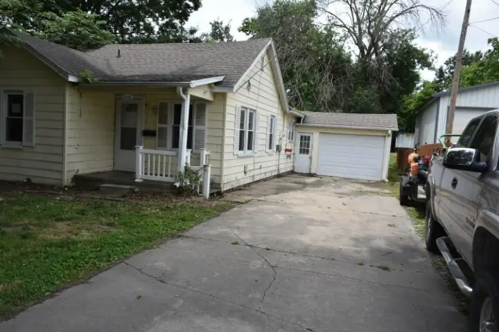 1117 West St, Mexico, MO 65265 - #2